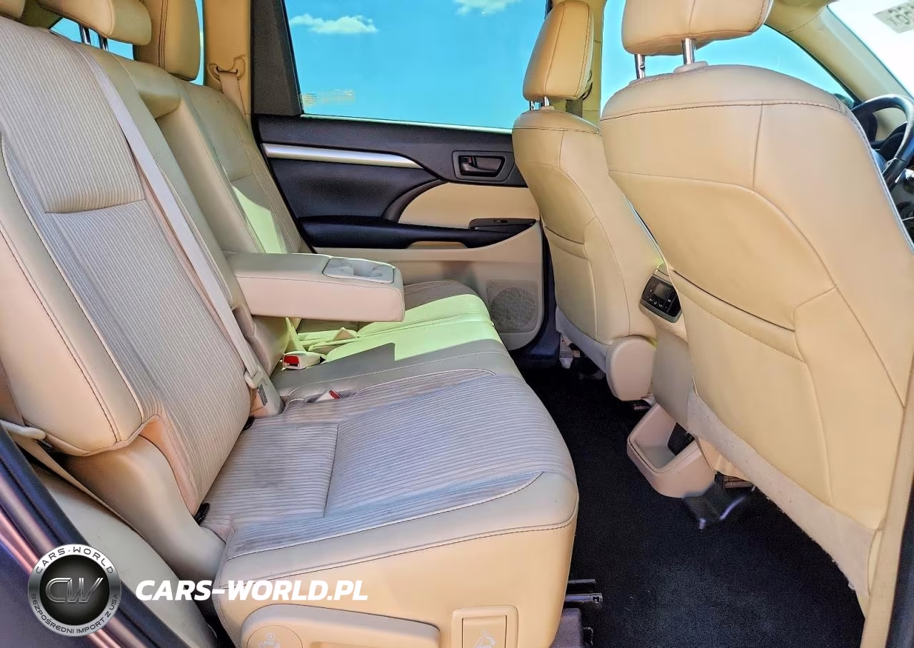 2019 Toyota Highlander Le Plus VIN:5TDZZRFH0KS361596 - 11