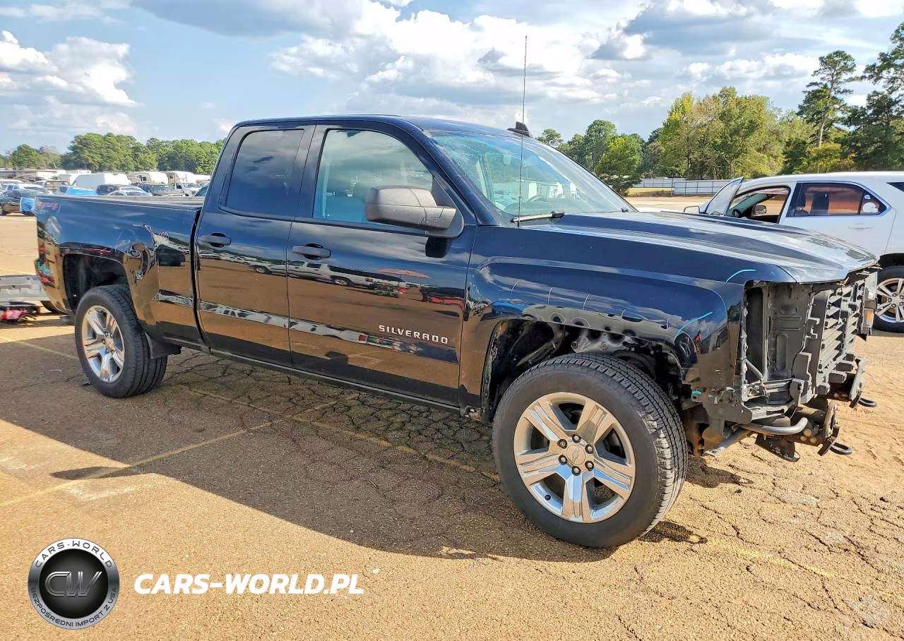 2018 Chevrolet Silverado K1500 Custom VIN:1GCVKPEC2JZ112386 - 4