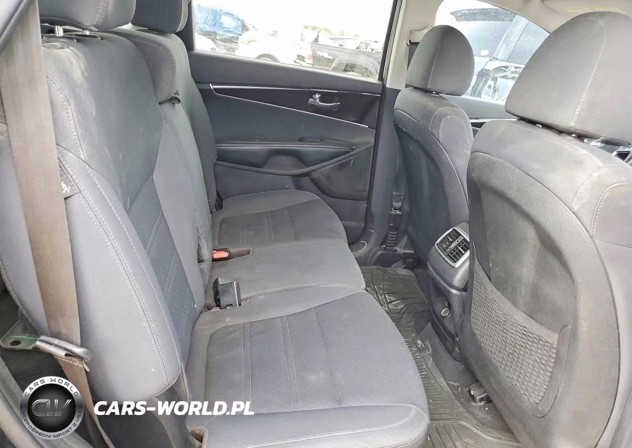 2019 Kia Sorento L VIN:5XYPG4A33KG592534 - 11
