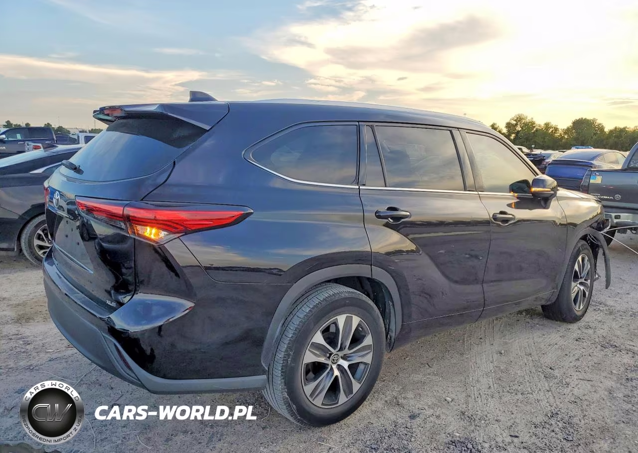 2022 Toyota Highlander Xle VIN:5TDGZRAH2NS125728 - 3