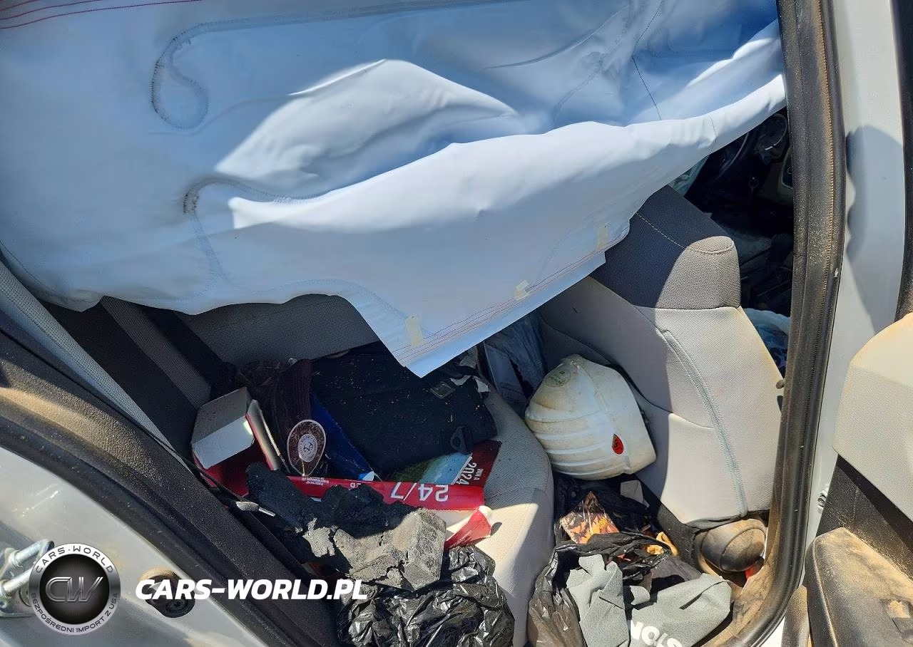 2020 Toyota Corolla Le VIN:5YFEPRAE1LP135966 - 10