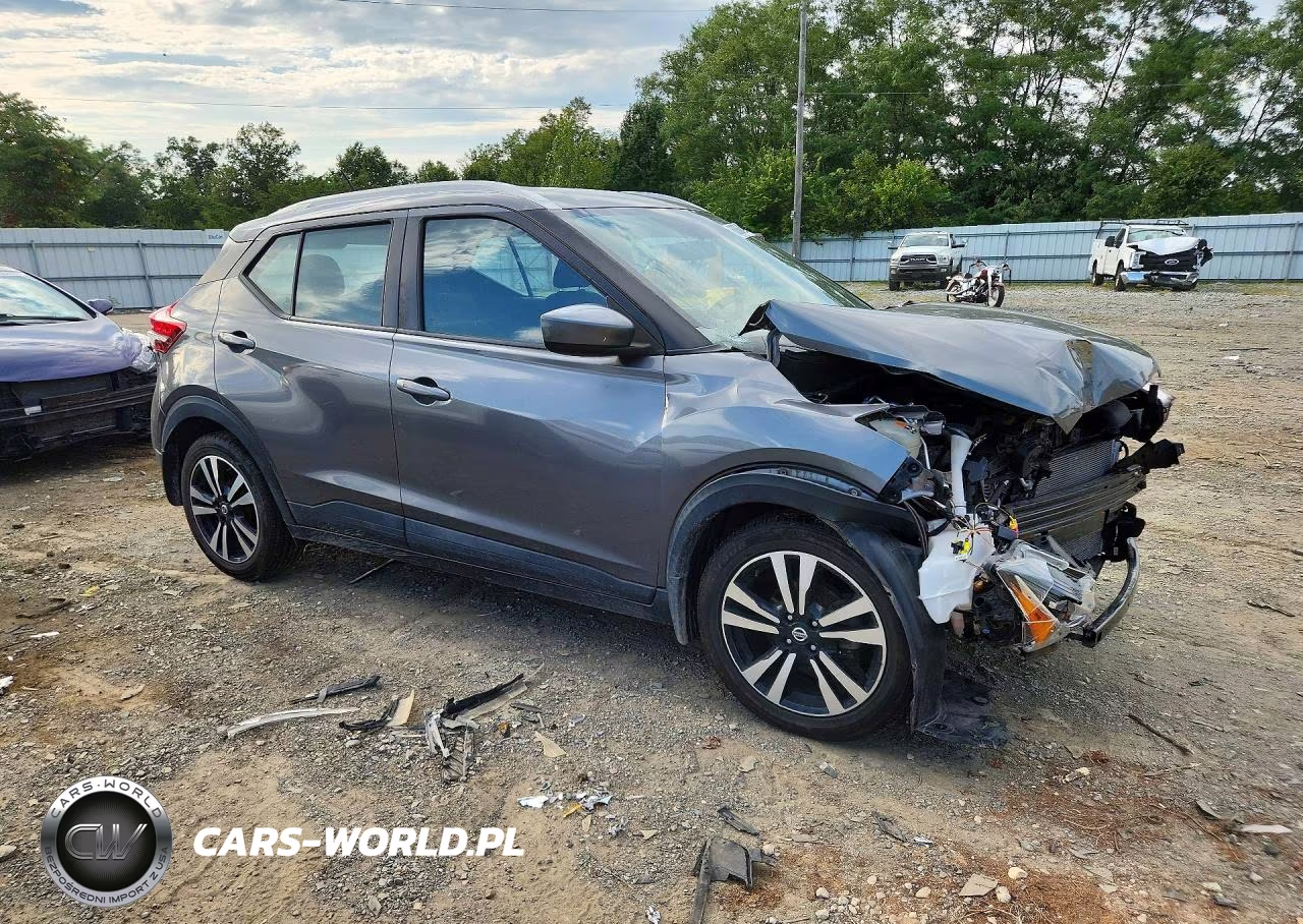 2018 Nissan Kicks Sv VIN:3N1CP5CUXJL539110 - 4
