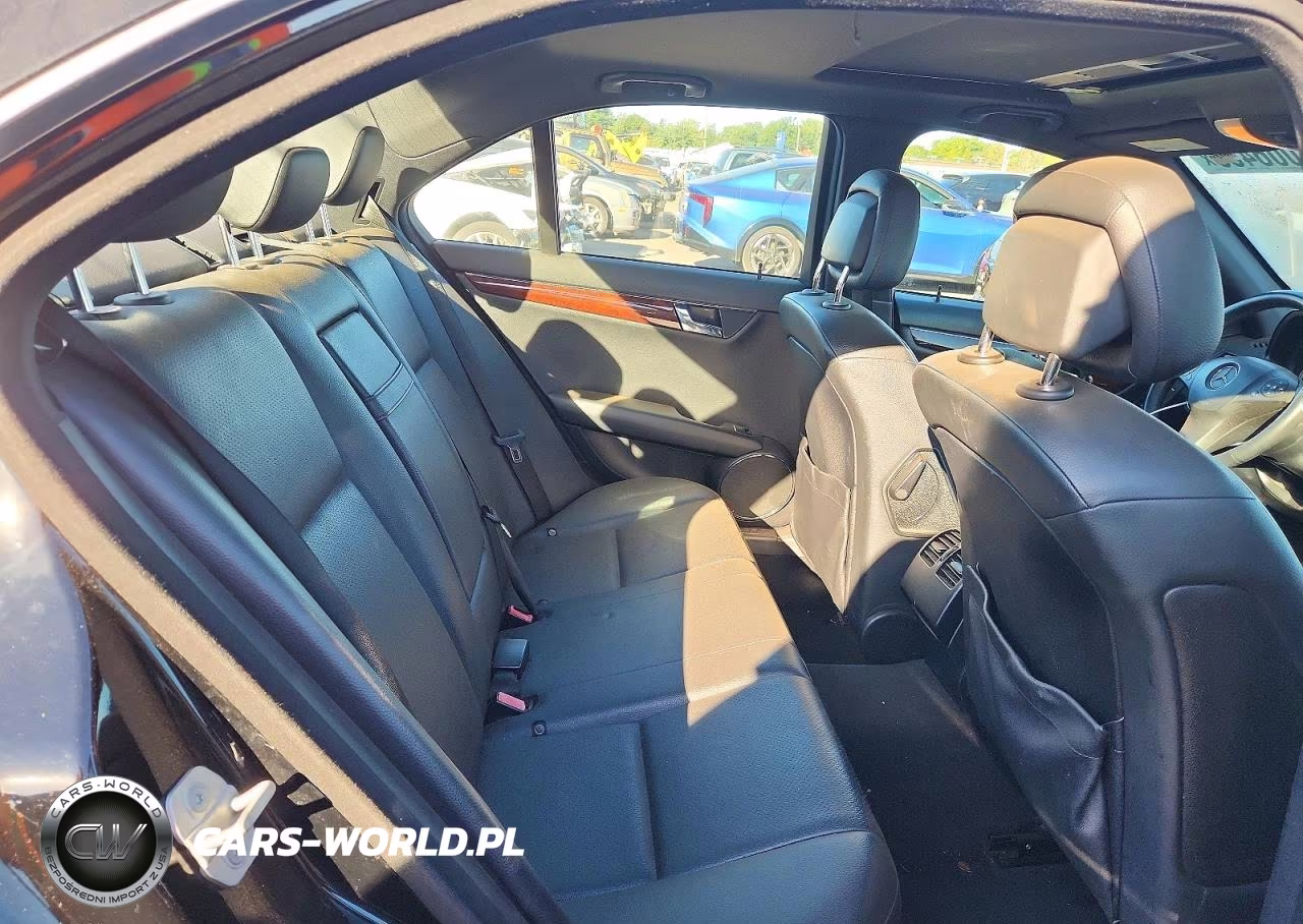 2010 Mercedes-Benz C 300 4Matic VIN:WDDGF8BB1AF400695 - 10