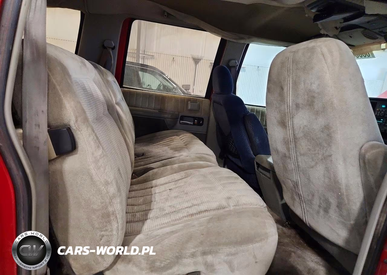 1993 Chevrolet Suburban K1500 VIN:1GNFK16K8PJ325154 - 11