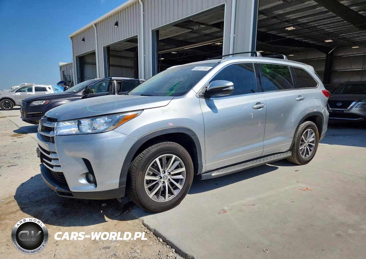 2018 Toyota Highlander Xle VIN:5TDKZRFH2JS271446 - 1