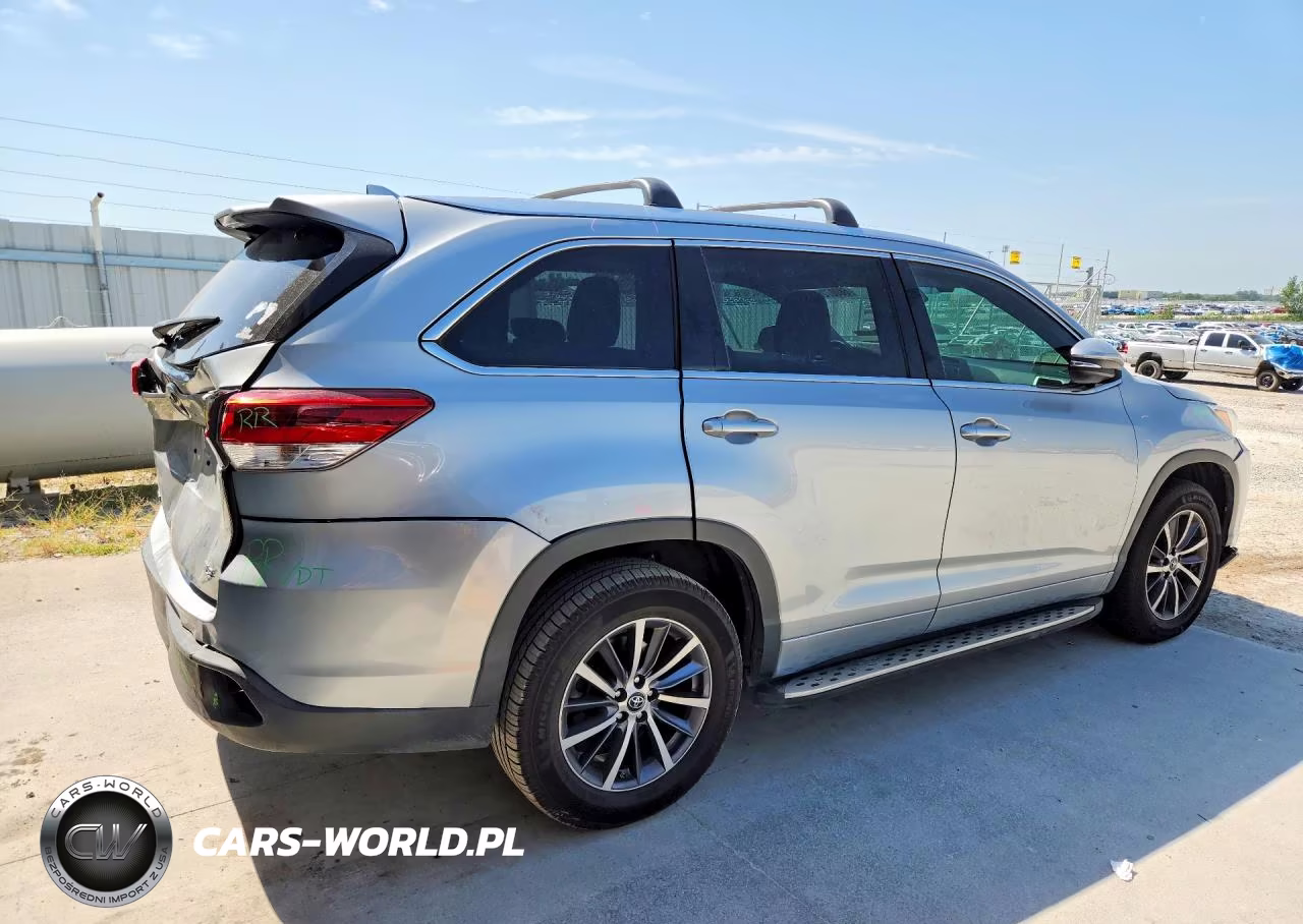 2018 Toyota Highlander Xle VIN:5TDKZRFH2JS271446 - 3