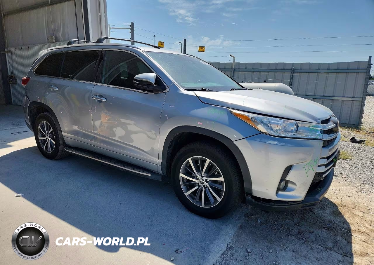 2018 Toyota Highlander Xle VIN:5TDKZRFH2JS271446 - 4