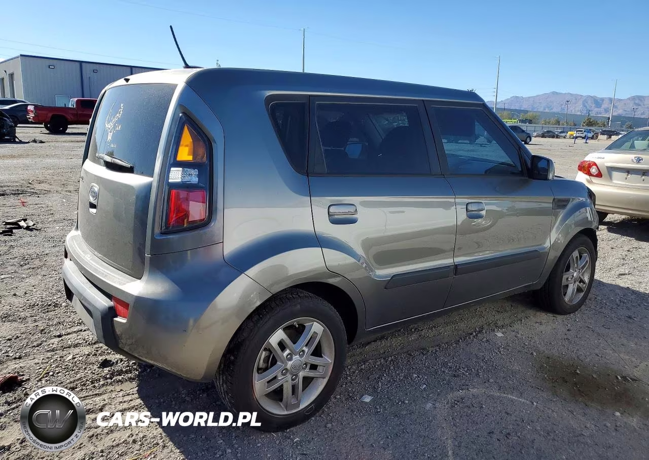 2010 Kia Soul + VIN:KNDJT2A28A7140961 - 3