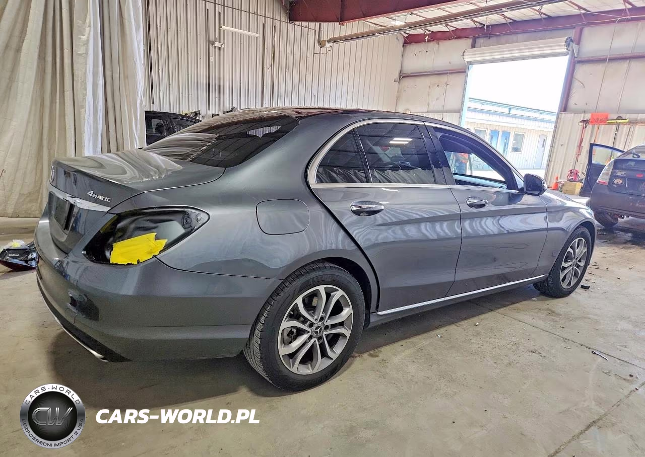 2017 Mercedes-Benz C 300 4Matic VIN:55SWF4KB2HU223361 - 3