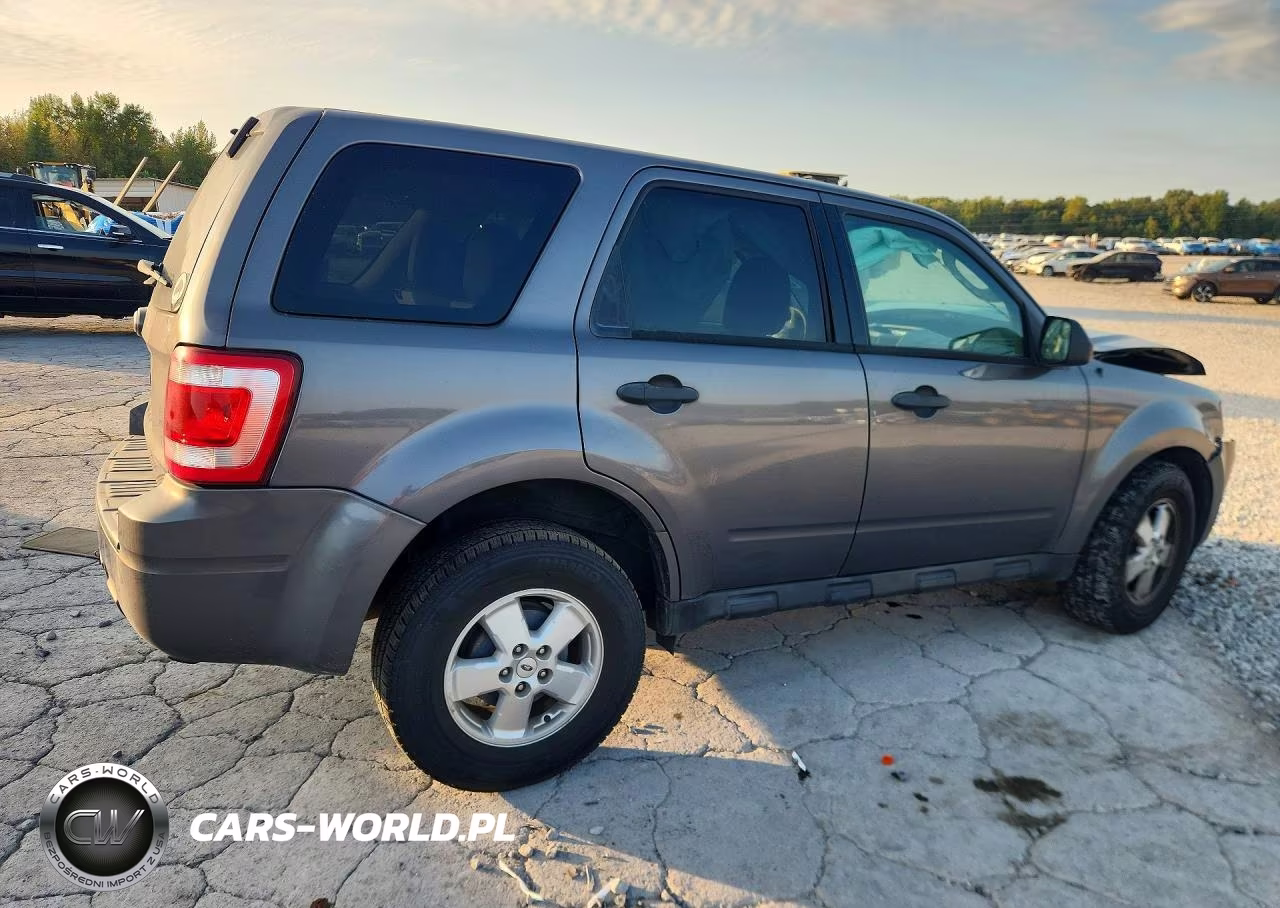 2011 Ford Escape Xls VIN:1FMCU9C75BKA94135 - 3