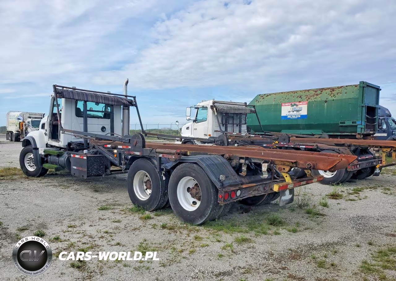 2006 Mack Cv713 Roll-Off Container Truck VIN:1M2AG11C06M052871 - 2