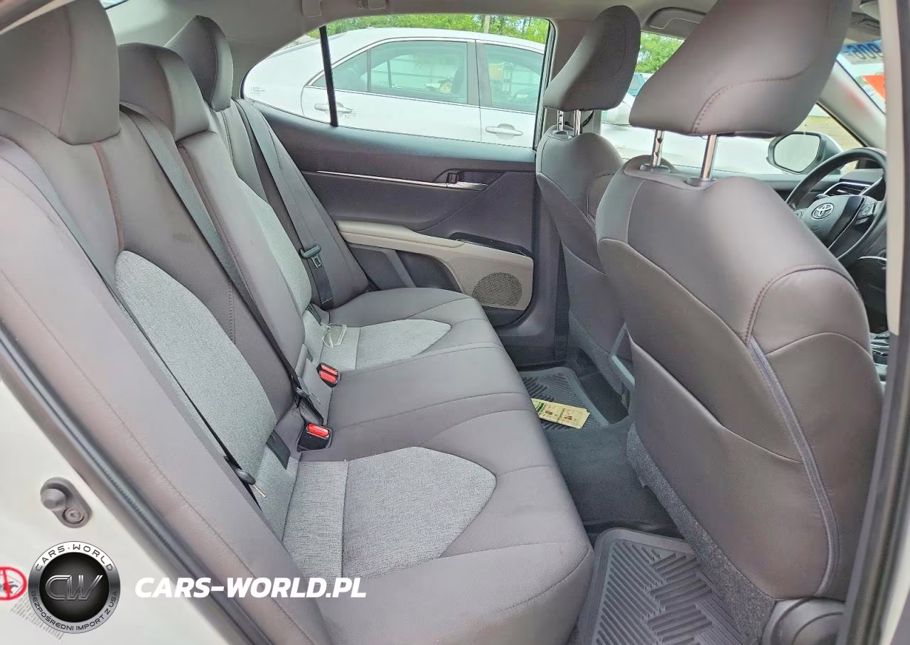 2018 Toyota Camry Le VIN:4T1B11HK6JU664777 - 10