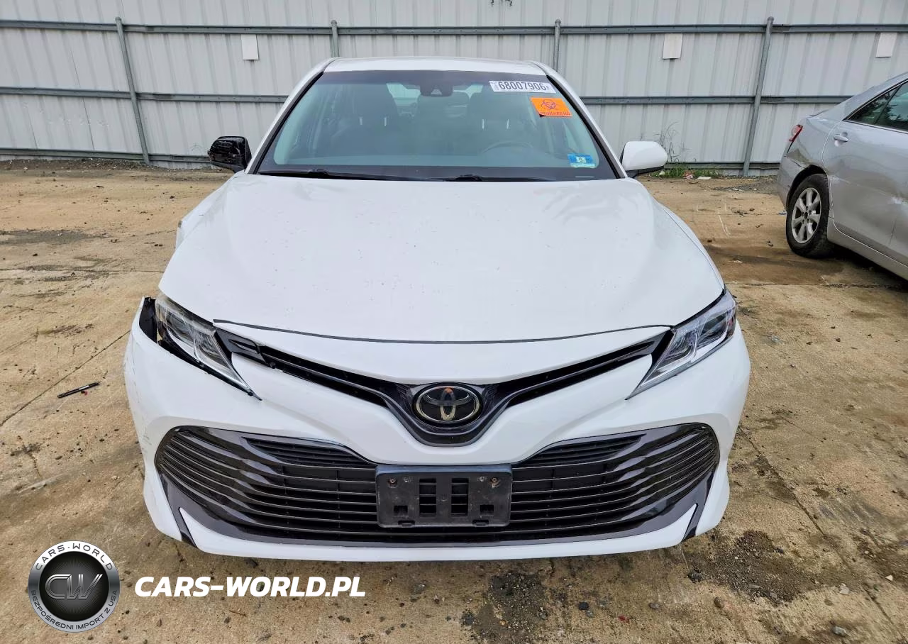 2018 Toyota Camry Le VIN:4T1B11HK6JU664777 - 5