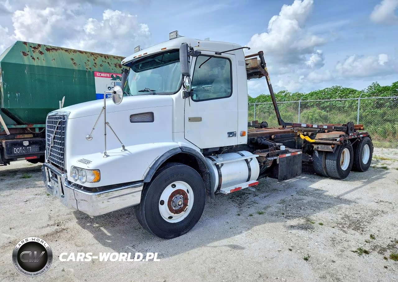 2006 Volvo Vhd Roll-Off Container Truck