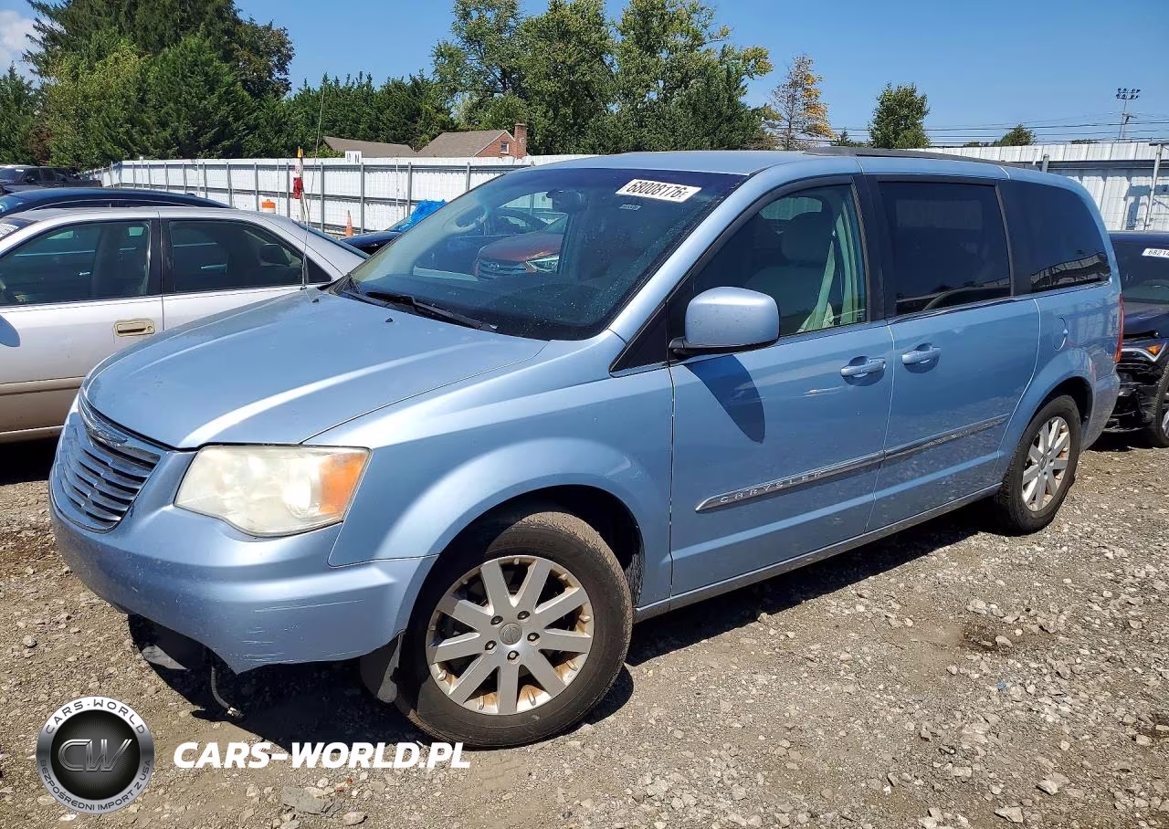 2013 Chrysler Town & Country Touring – zdjęcie 1 z 13
