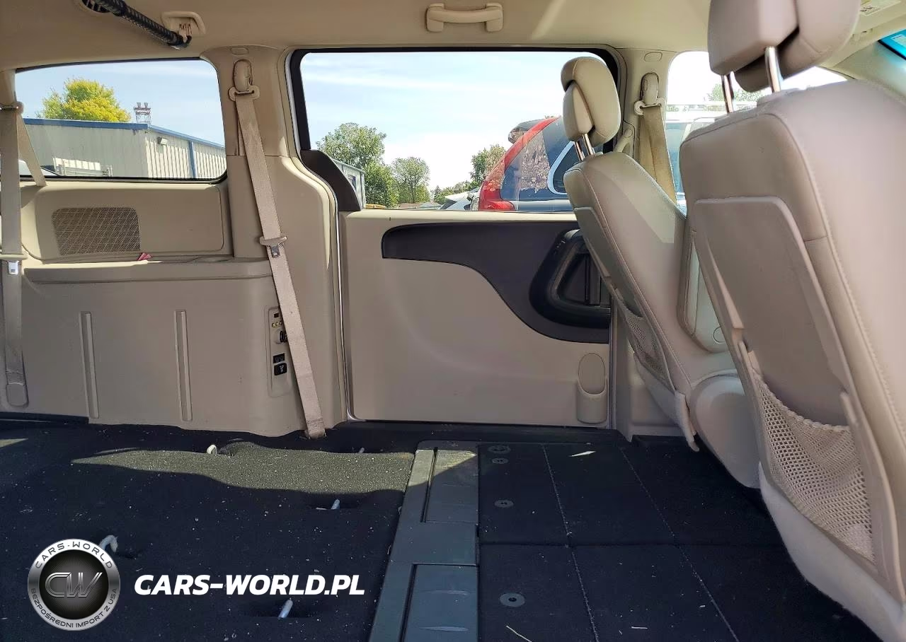 2013 Chrysler Town & Country Touring VIN:2C4RC1BGXDR745445 - 11