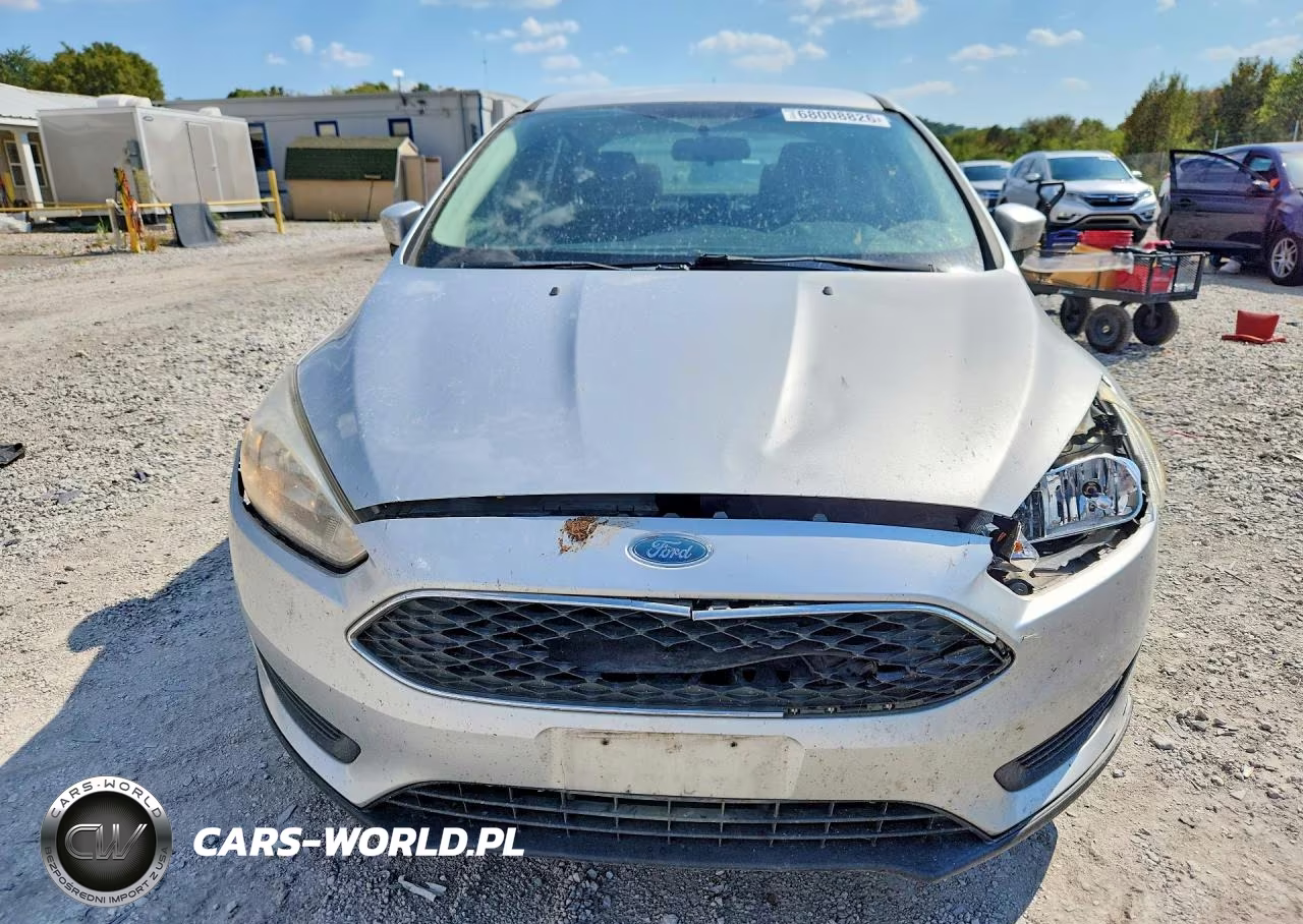 2018 Ford Focus Se VIN:1FADP3F23JL294829 - 5
