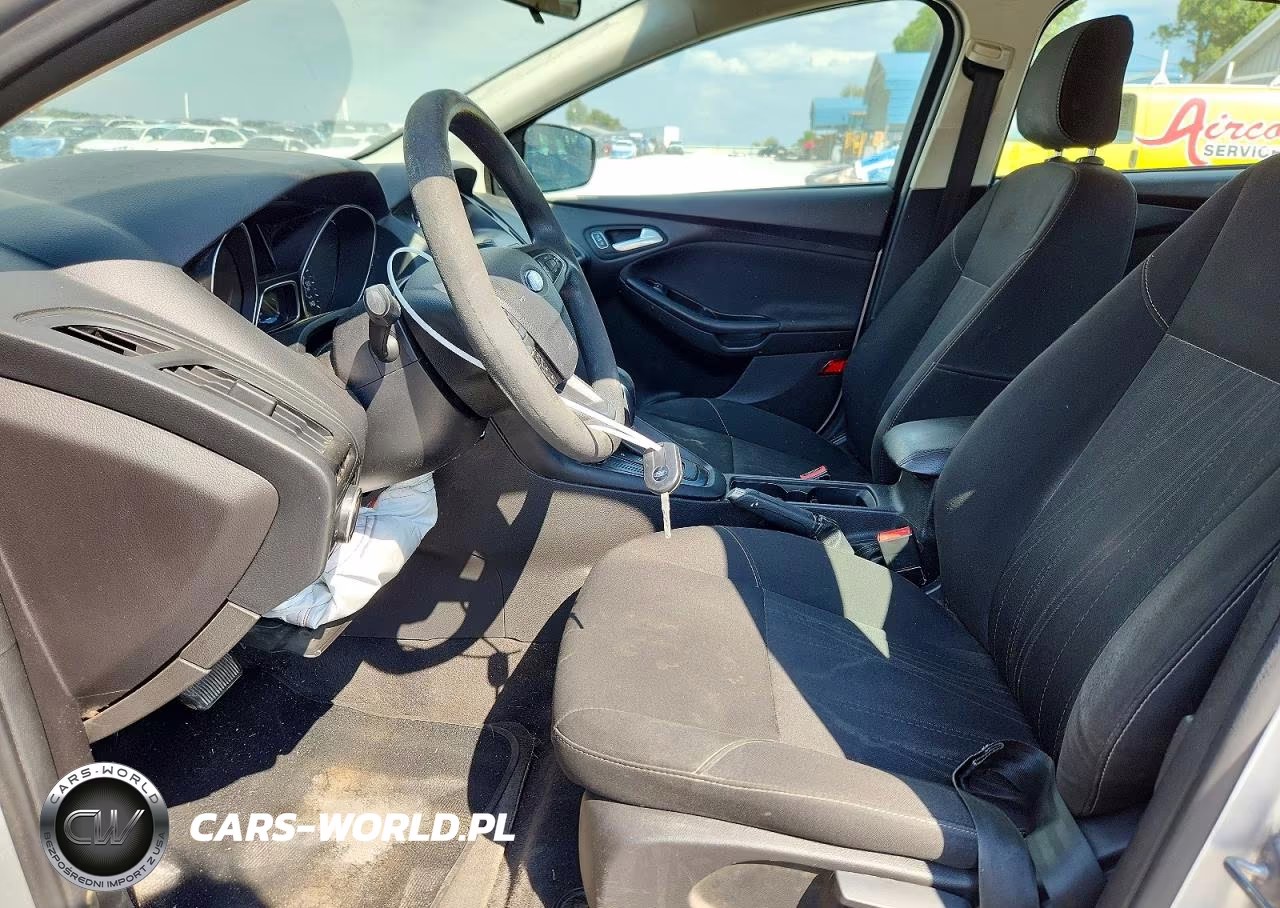 2018 Ford Focus Se VIN:1FADP3F23JL294829 - 7