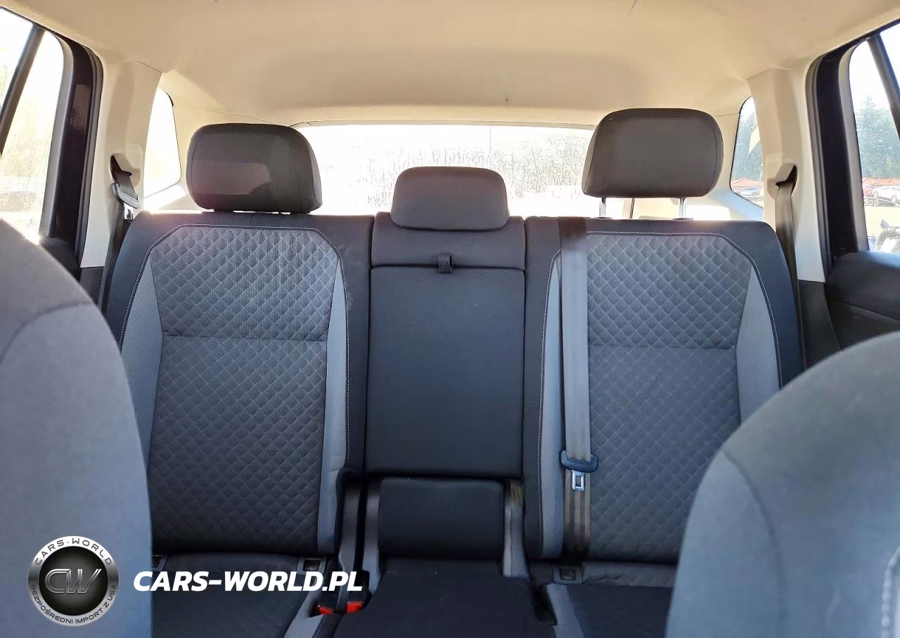 2018 Volkswagen Tiguan S VIN:3VV0B7AX9JM094121 - 10