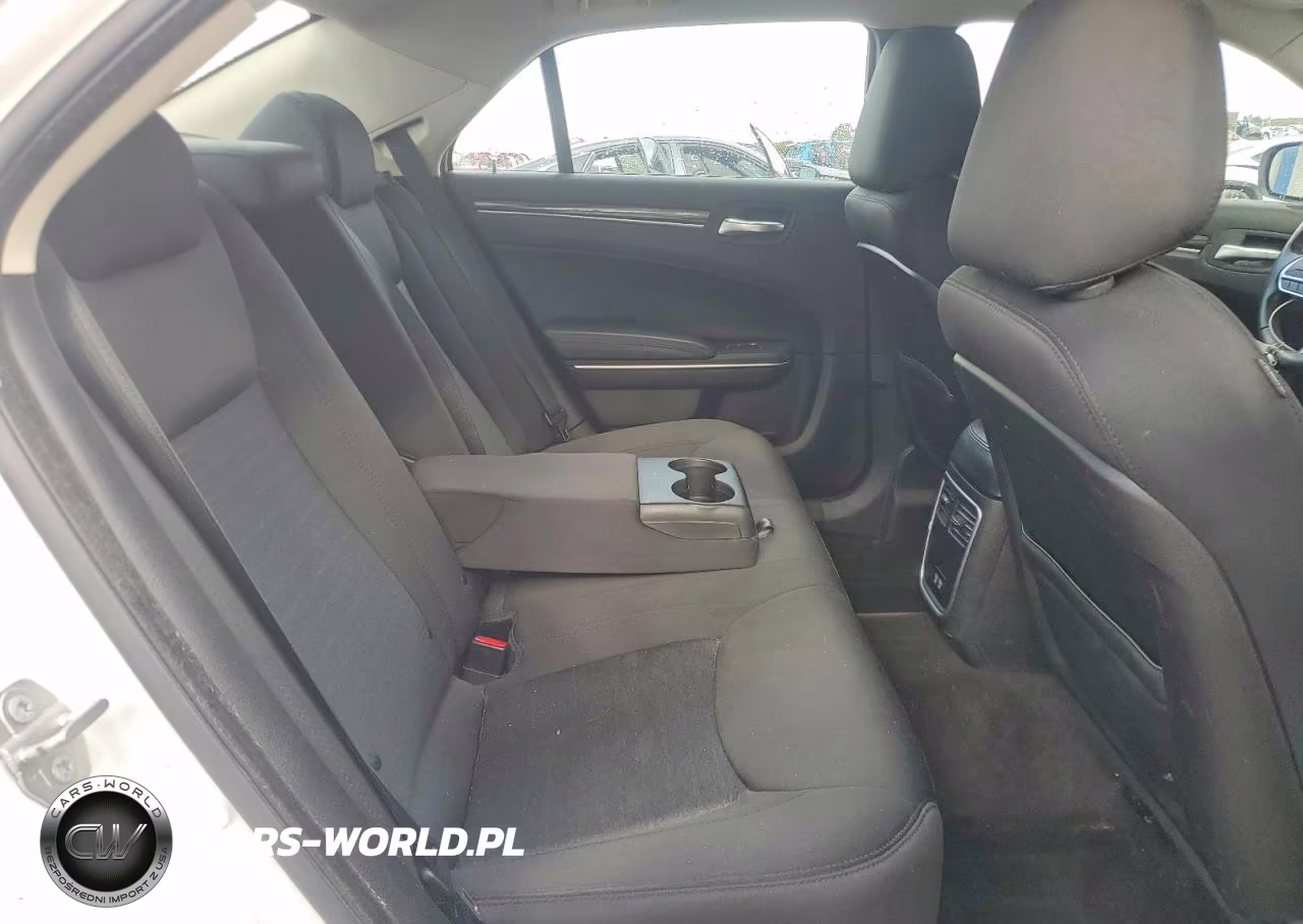 2018 Chrysler 300 Touring VIN:2C3CCAAG1JH275206 - 10