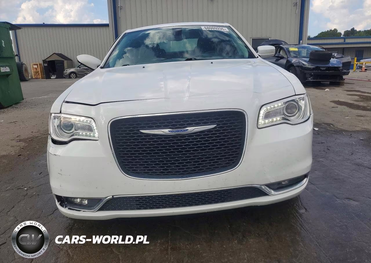 2018 Chrysler 300 Touring VIN:2C3CCAAG1JH275206 - 5