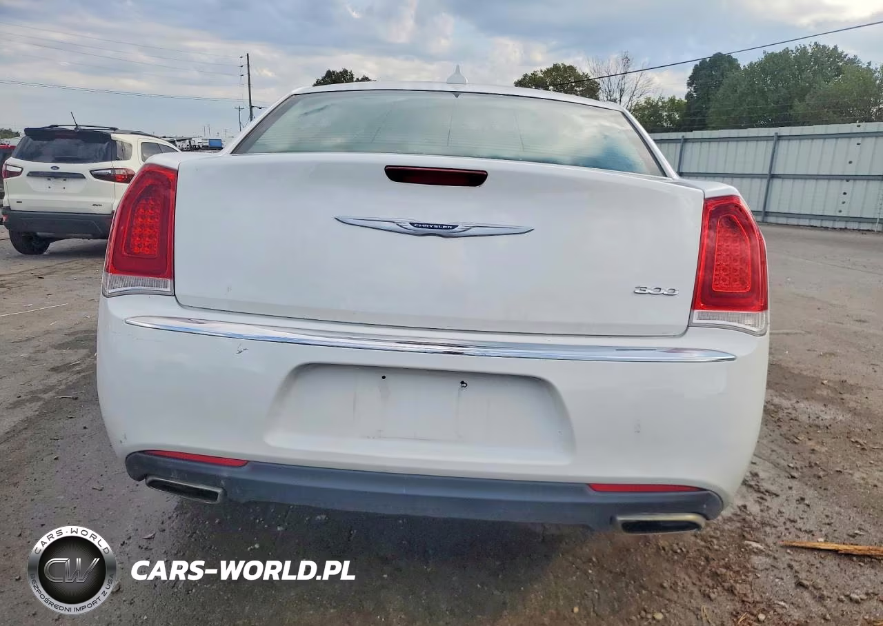 2018 Chrysler 300 Touring VIN:2C3CCAAG1JH275206 - 6