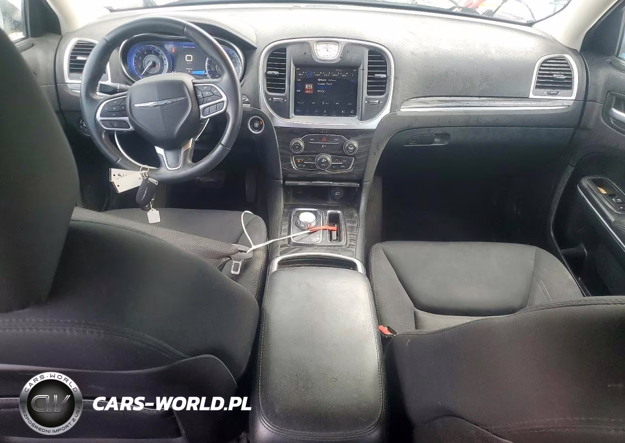 2018 Chrysler 300 Touring VIN:2C3CCAAG1JH275206 - 8