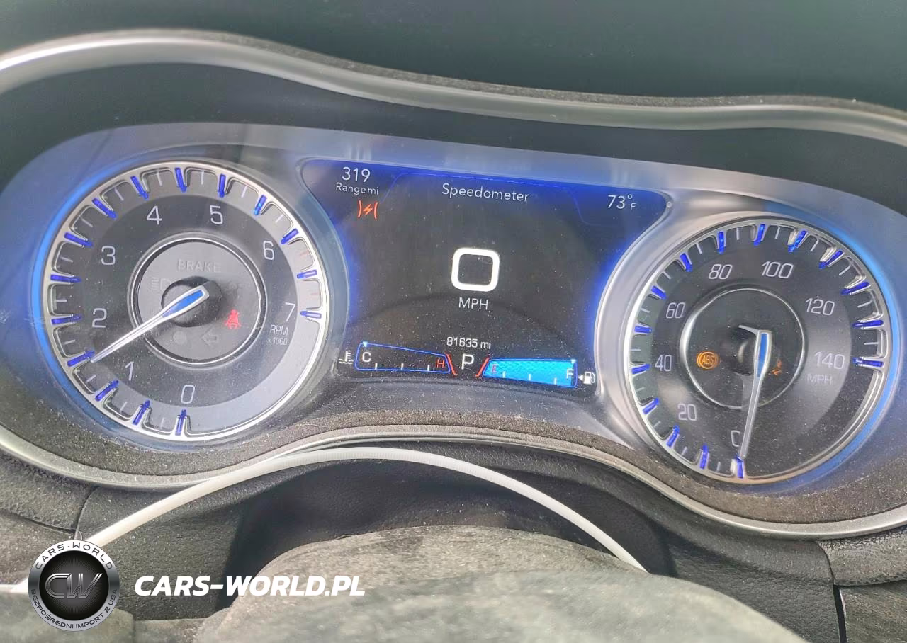 2018 Chrysler 300 Touring VIN:2C3CCAAG1JH275206 - 9