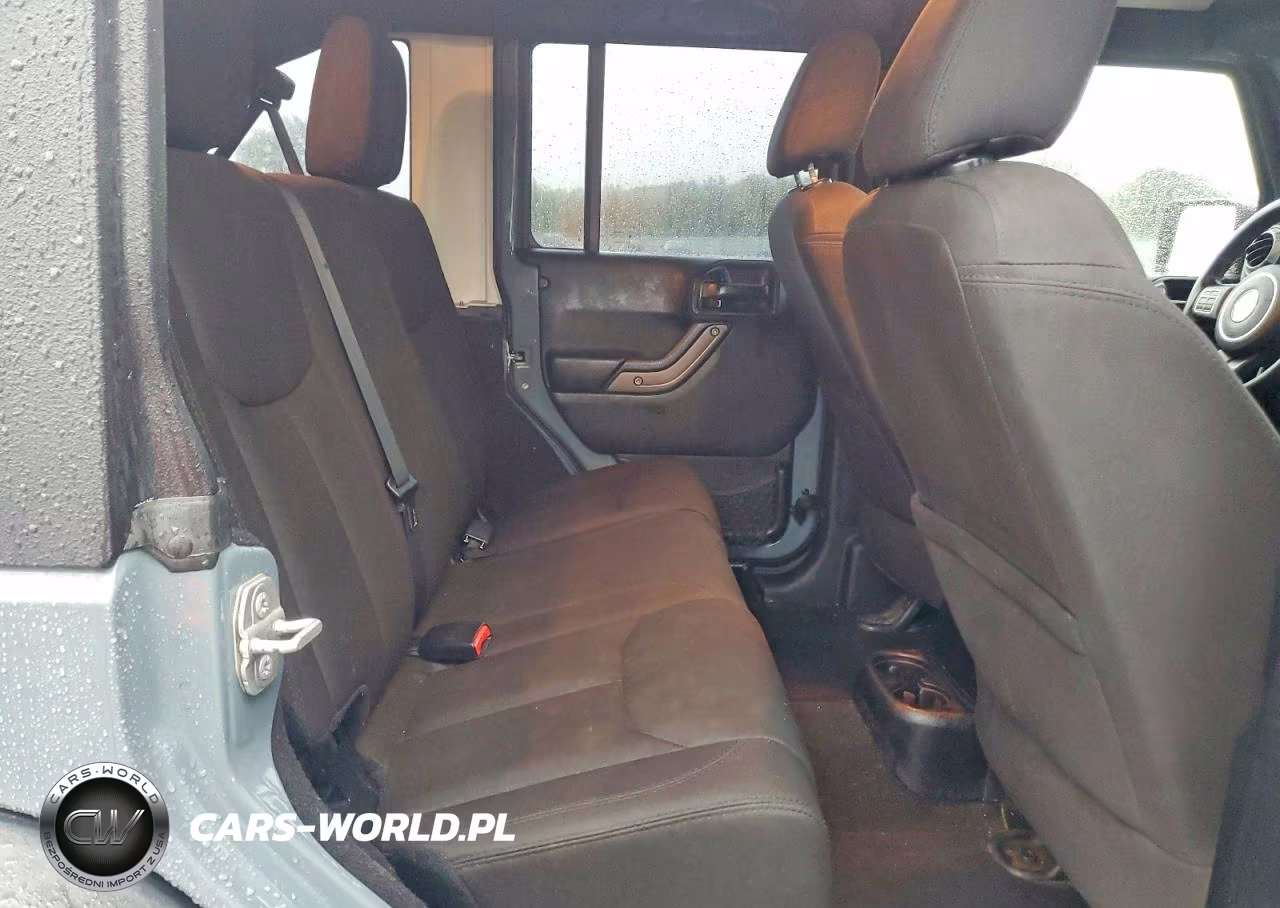 2014 Jeep Wrangler Unlimited Sport VIN:1C4BJWDG0EL218266 - 11