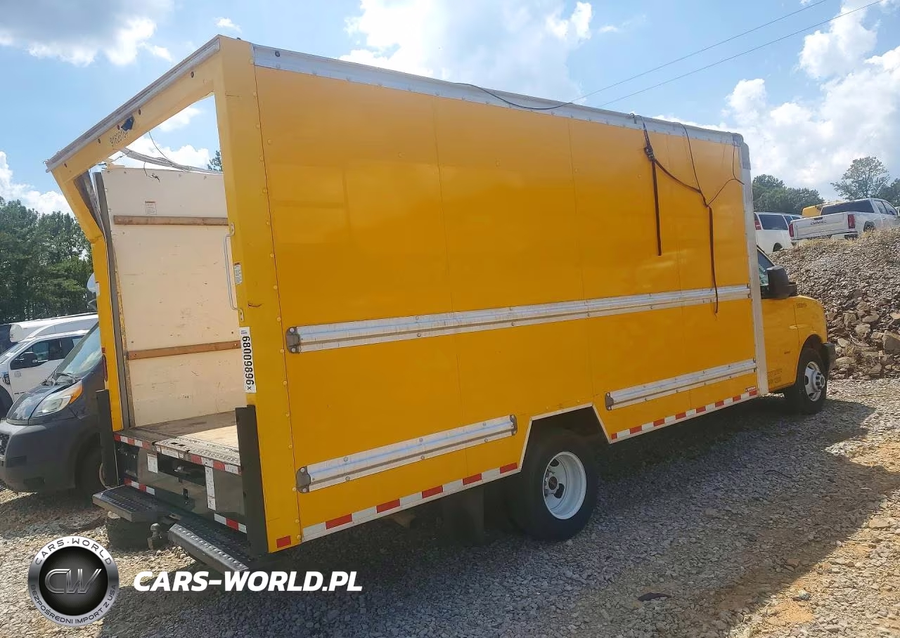 2022 GMC Savana Box Truck VIN:7GZ37TC70NN006817 - 3