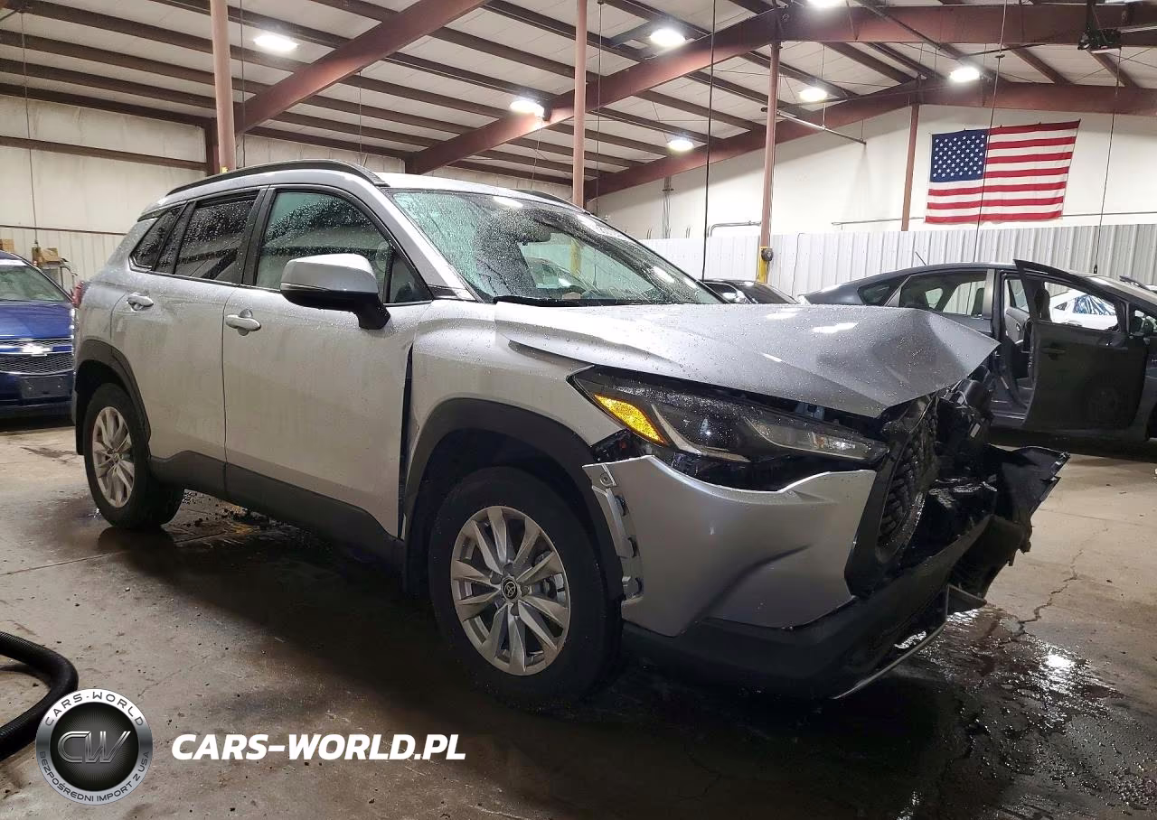 2022 Toyota Corolla Cross Le VIN:7MUCAABG7NV021514 - 4