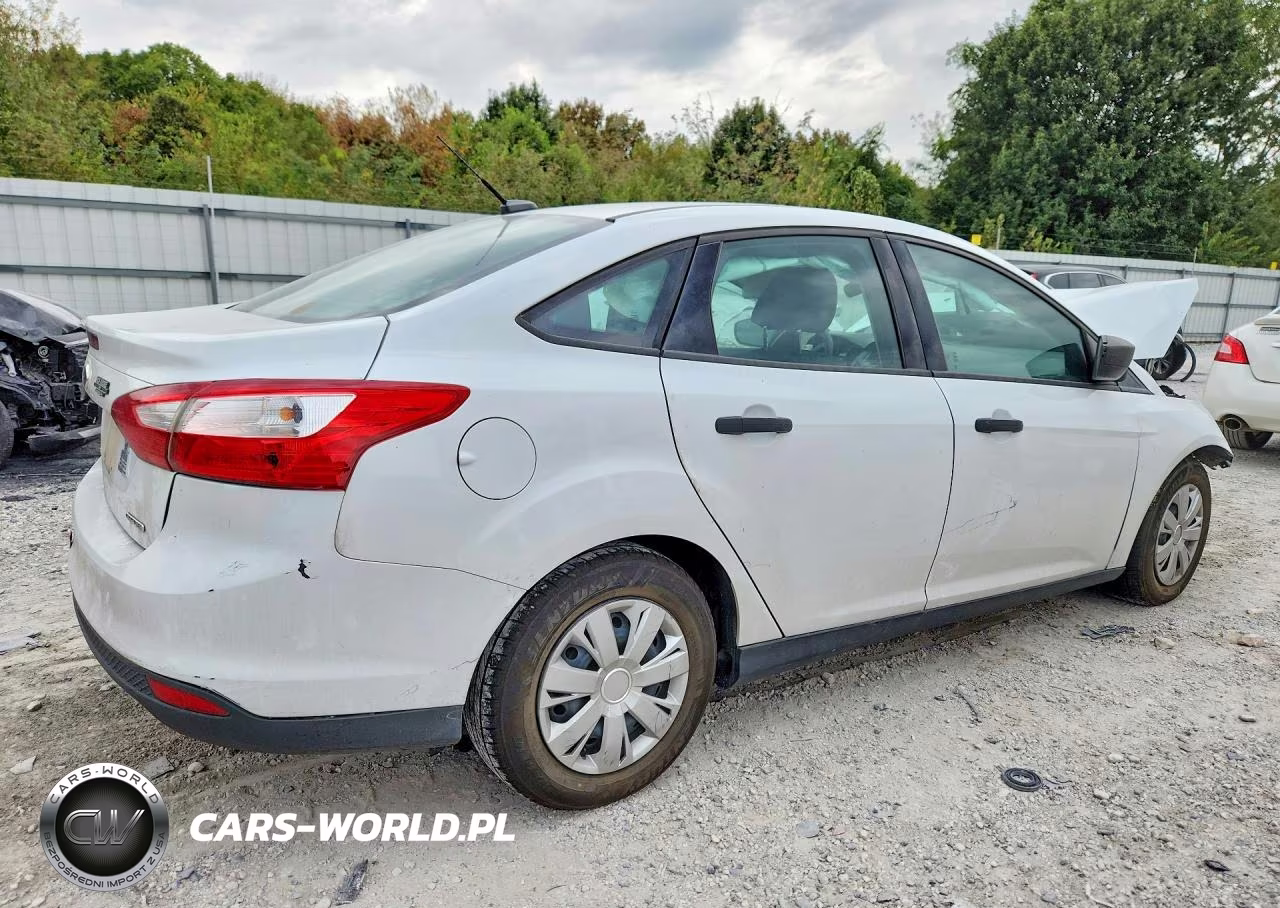 2012 Ford Focus S VIN:1FAHP3E20CL400305 - 3