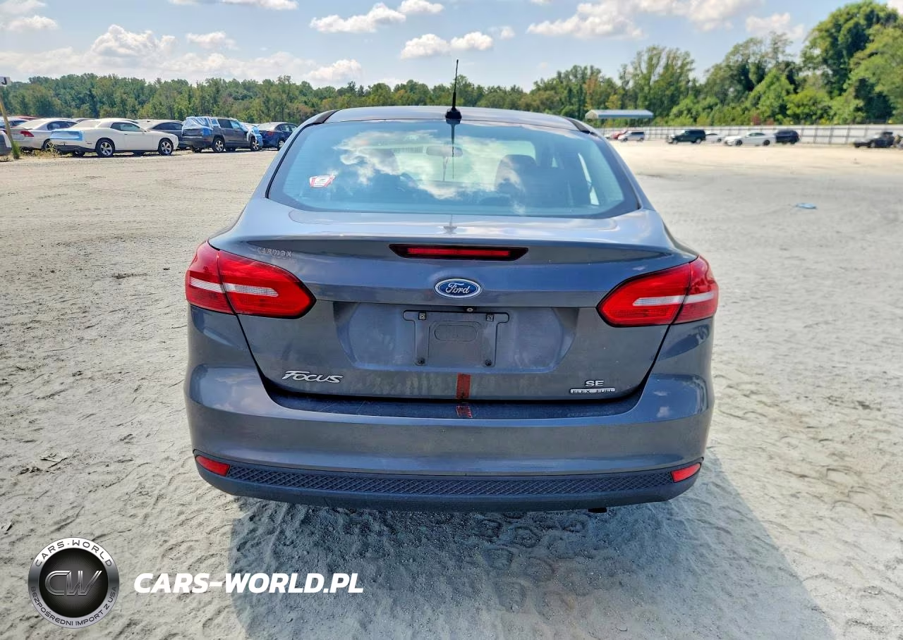 2015 Ford Focus Se VIN:1FADP3F27FL354084 - 6