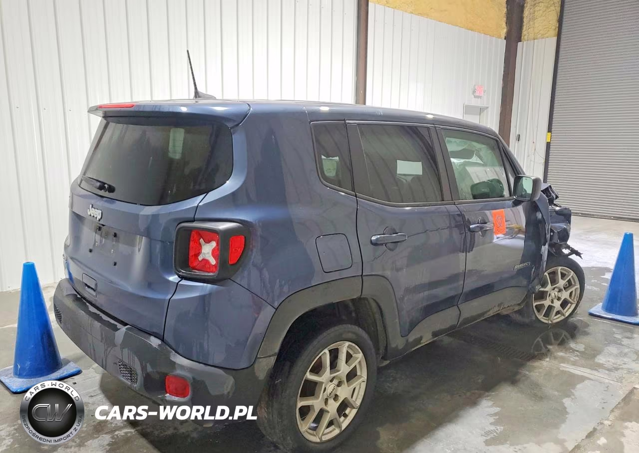 2023 Jeep Renegade Latitude VIN:ZACNJDB14PPP15879 - 3