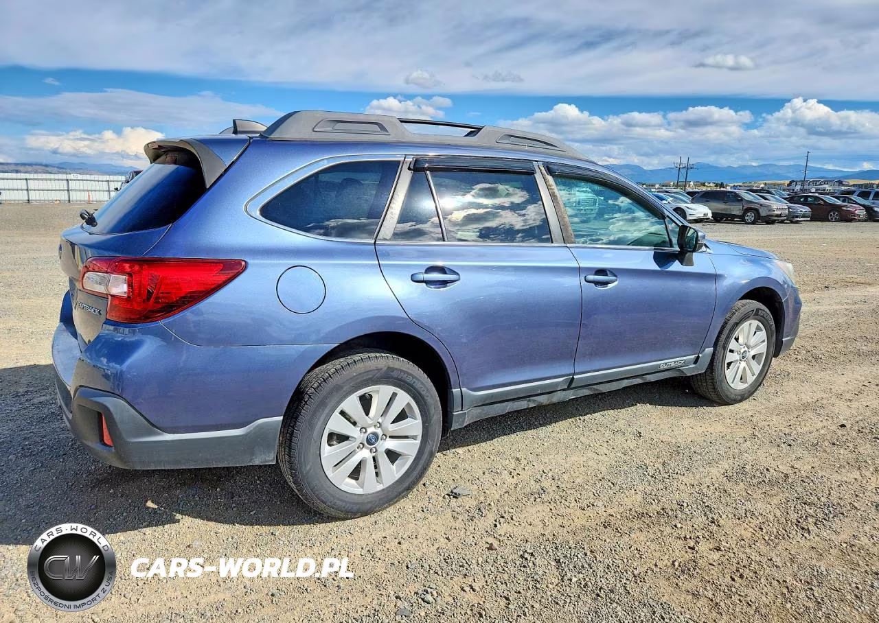 2018 Subaru Outback 2.5I Premium VIN:4S4BSAFC0J3363579 - 3