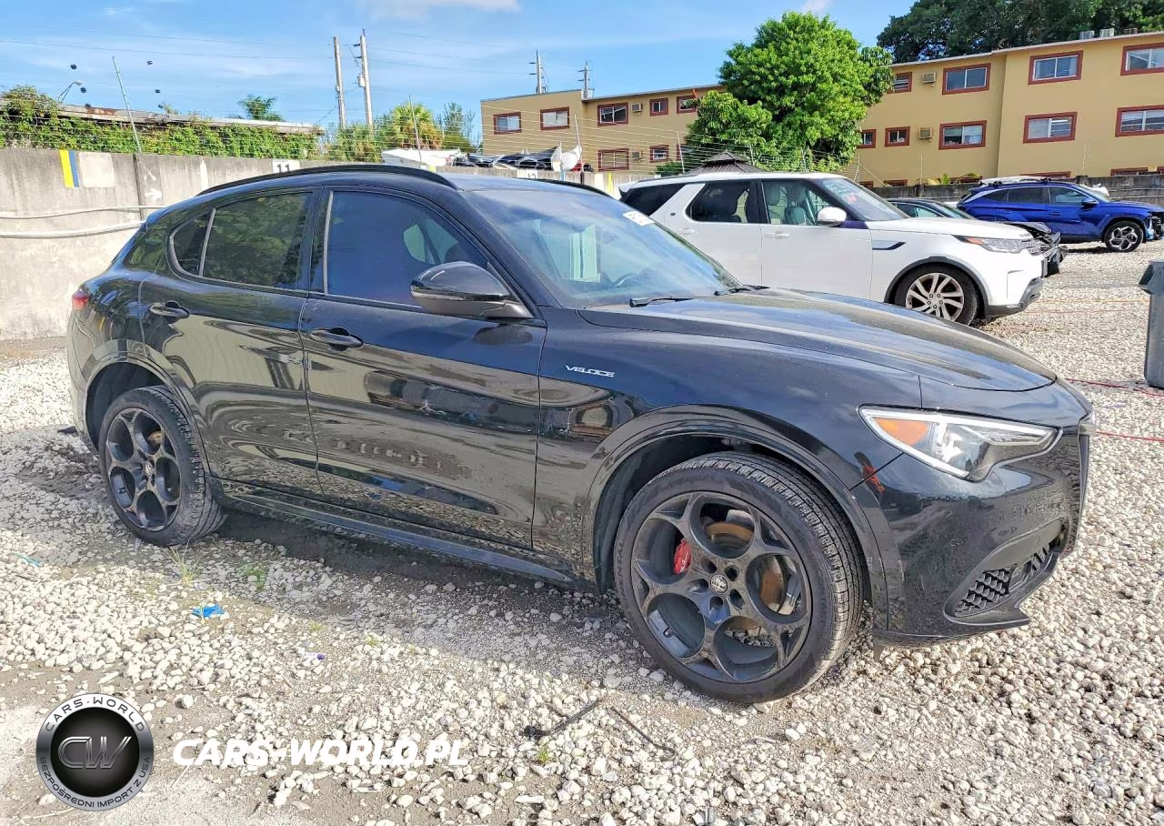 2022 Alfa Romeo Stelvio Ti VIN:ZASPAKBN6N7D49413 - 4