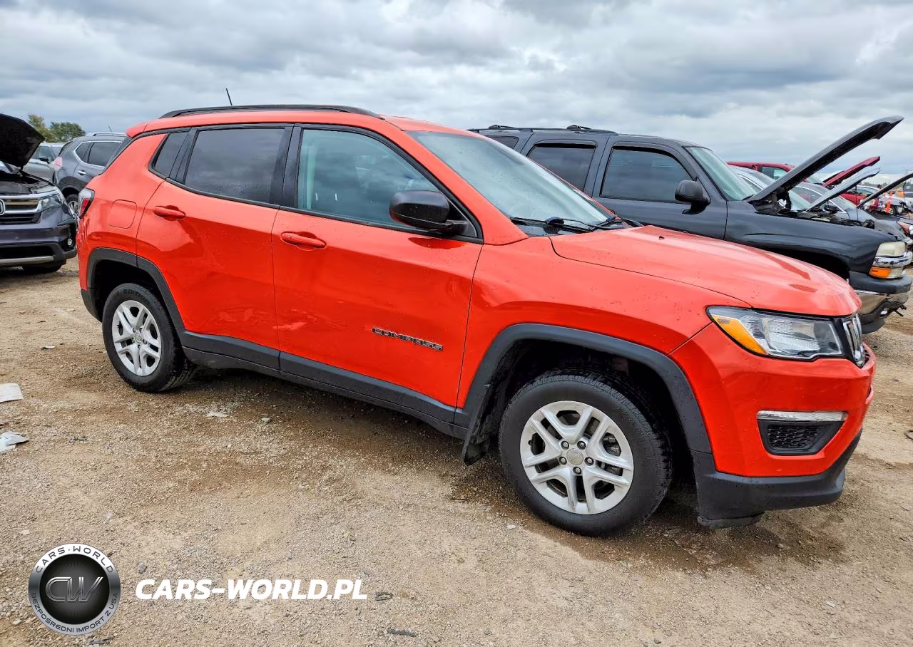 2018 Jeep Compass Sport VIN:3C4NJCABXJT286111 - 4