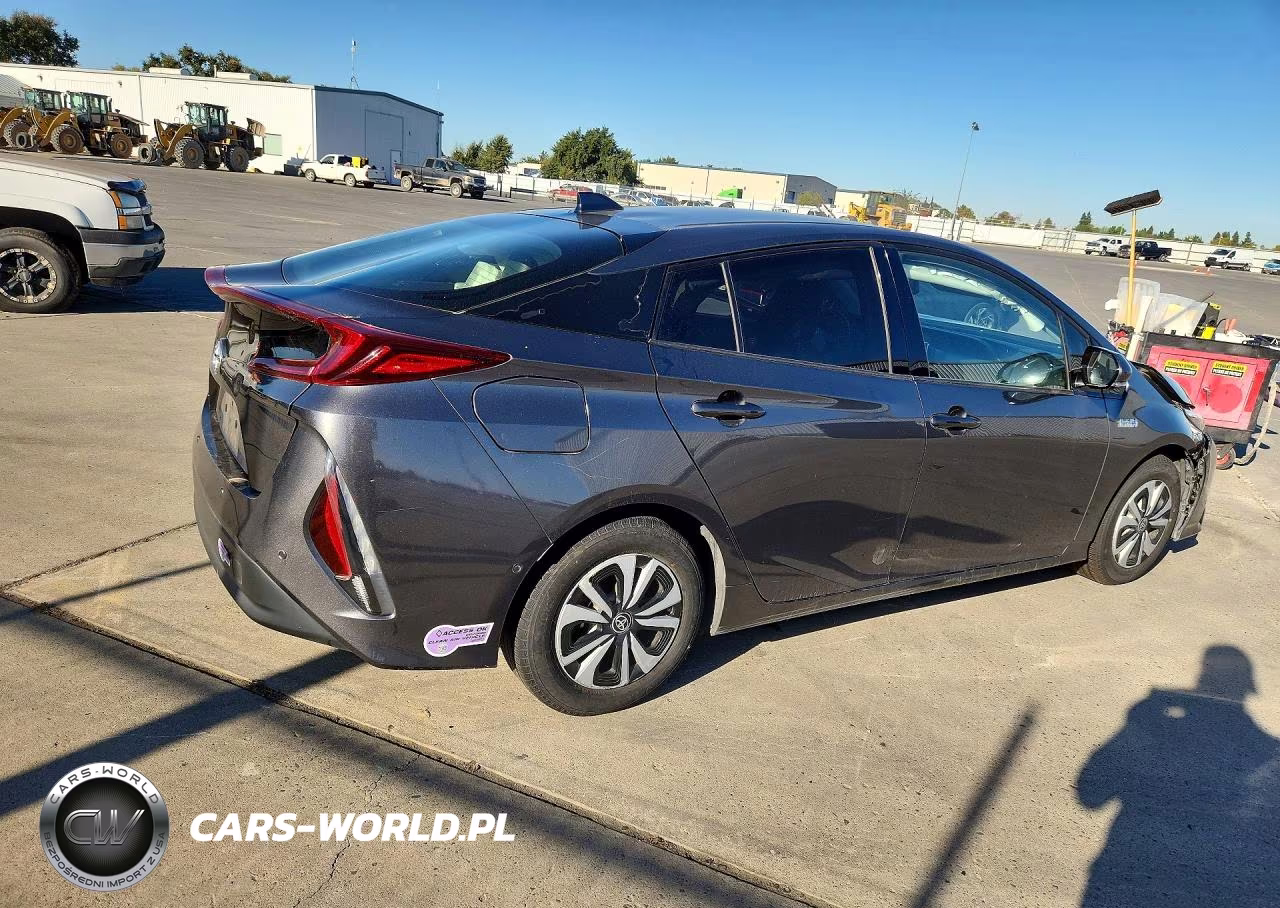 2018 Toyota Prius Prime Advanced VIN:JTDKARFP8J3097026 - 3