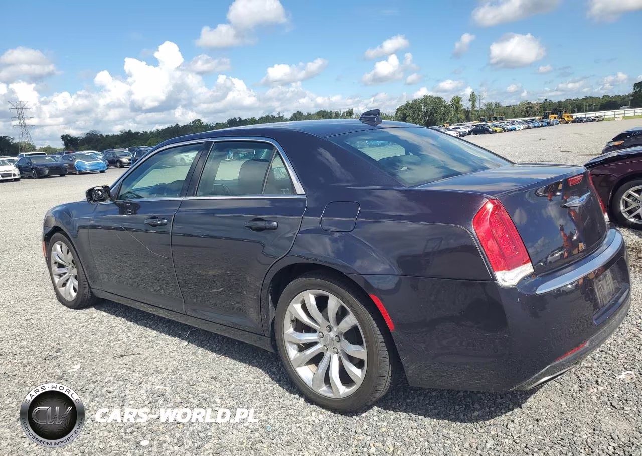 2019 Chrysler 300 Touring VIN:2C3CCAAG4KH566333 - 2