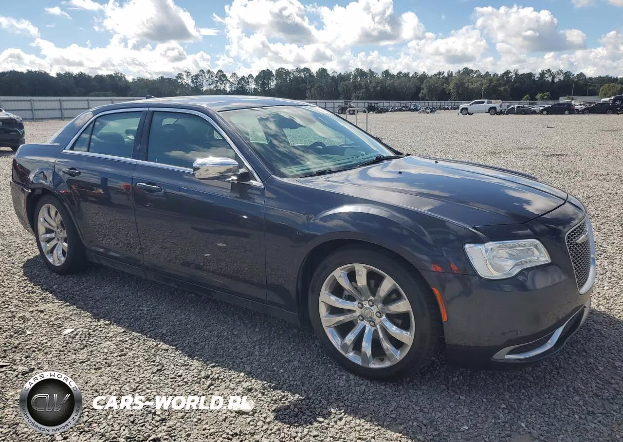 2019 Chrysler 300 Touring VIN:2C3CCAAG4KH566333 - 4