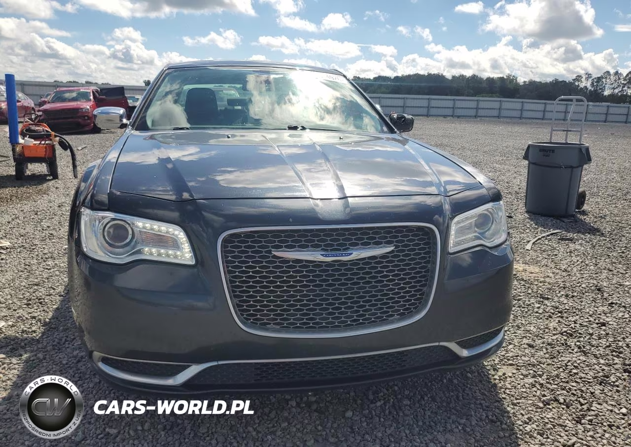 2019 Chrysler 300 Touring VIN:2C3CCAAG4KH566333 - 5