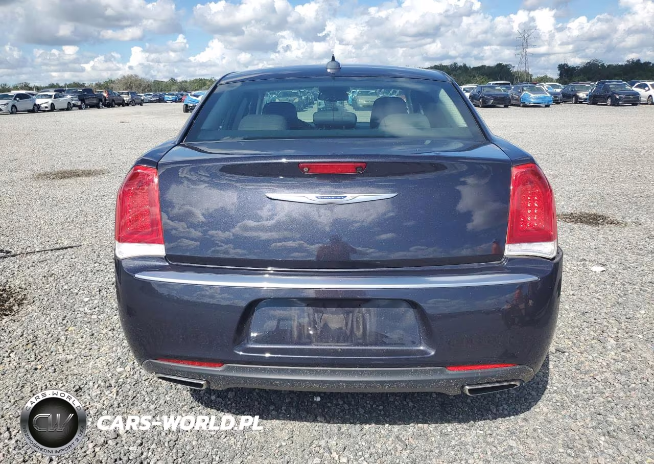 2019 Chrysler 300 Touring VIN:2C3CCAAG4KH566333 - 6