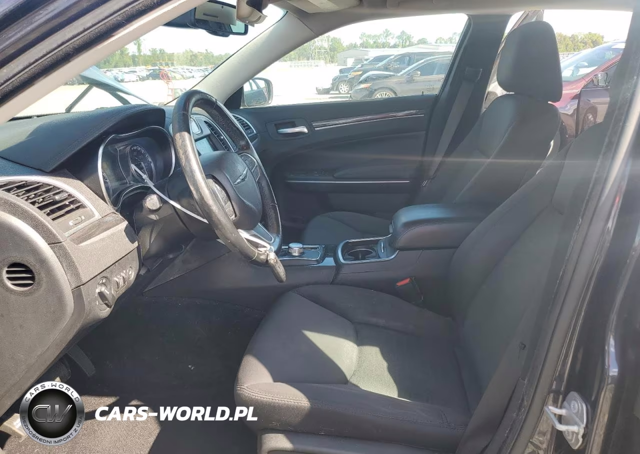 2019 Chrysler 300 Touring VIN:2C3CCAAG4KH566333 - 7