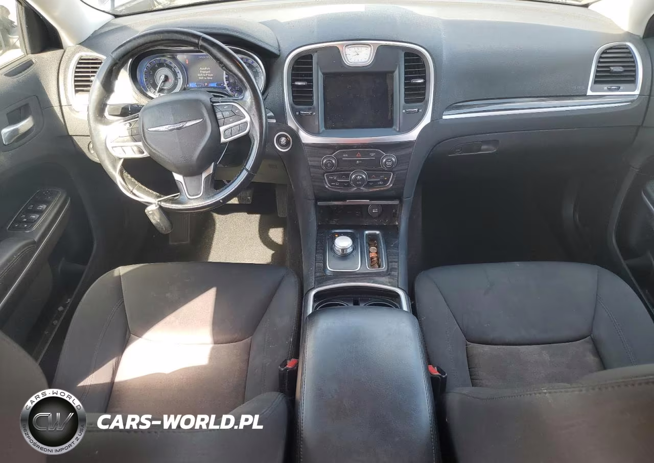 2019 Chrysler 300 Touring VIN:2C3CCAAG4KH566333 - 8