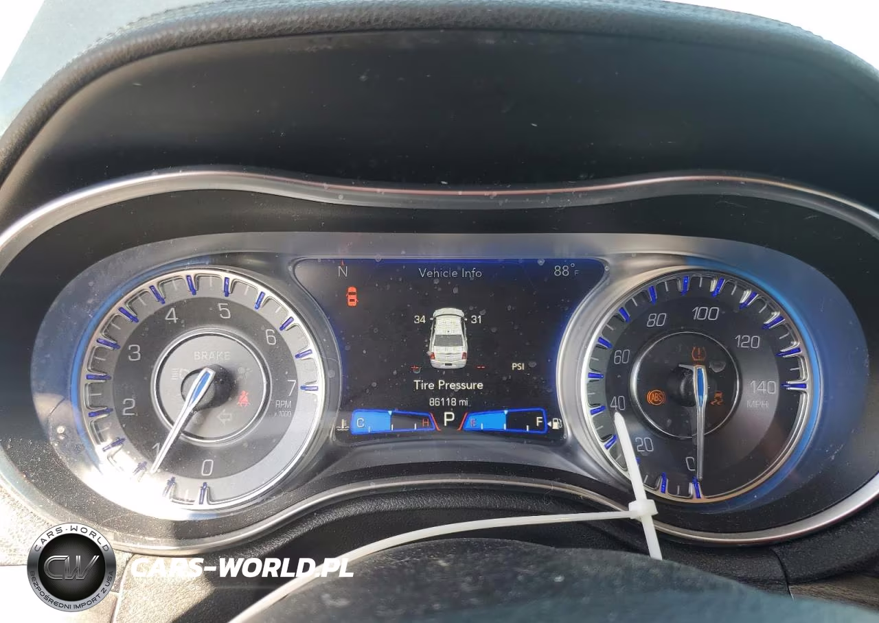 2019 Chrysler 300 Touring VIN:2C3CCAAG4KH566333 - 9