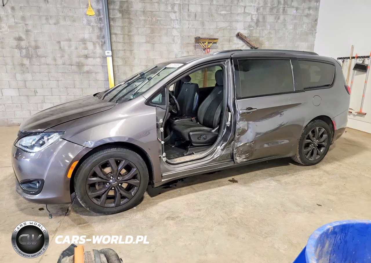 2019 Chrysler Pacifica Touring Plus – zdjęcie 1 z 14