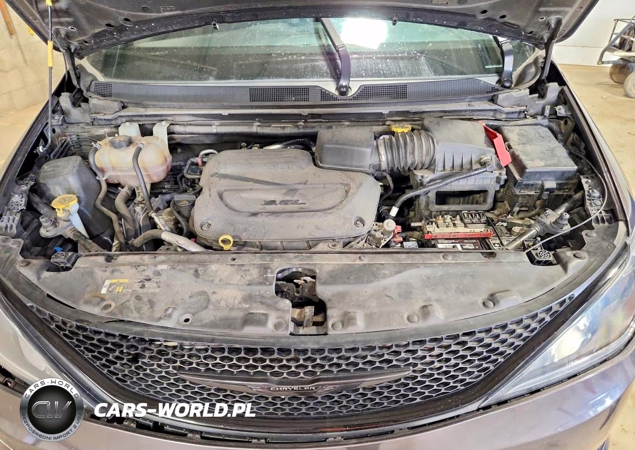 2019 Chrysler Pacifica Touring Plus VIN:2C4RC1FG0KR593943 - 12