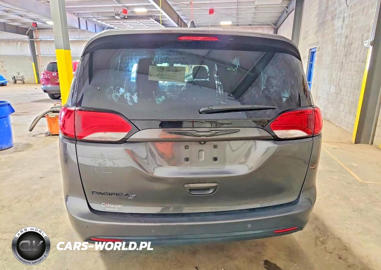 2019 Chrysler Pacifica Touring Plus VIN:2C4RC1FG0KR593943 - 6