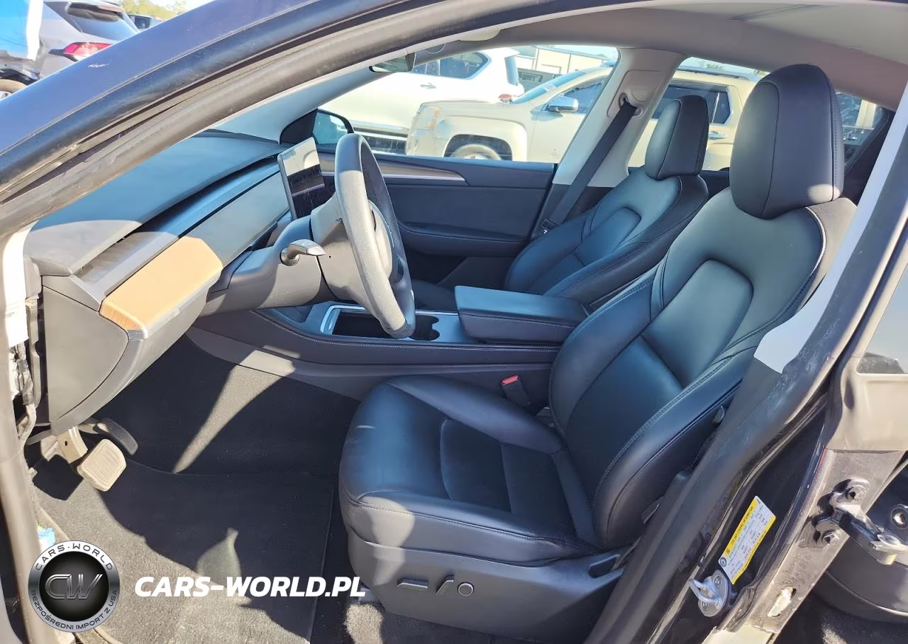 2024 Tesla Model Y VIN:7SAYGDEE9RA236560 - 7