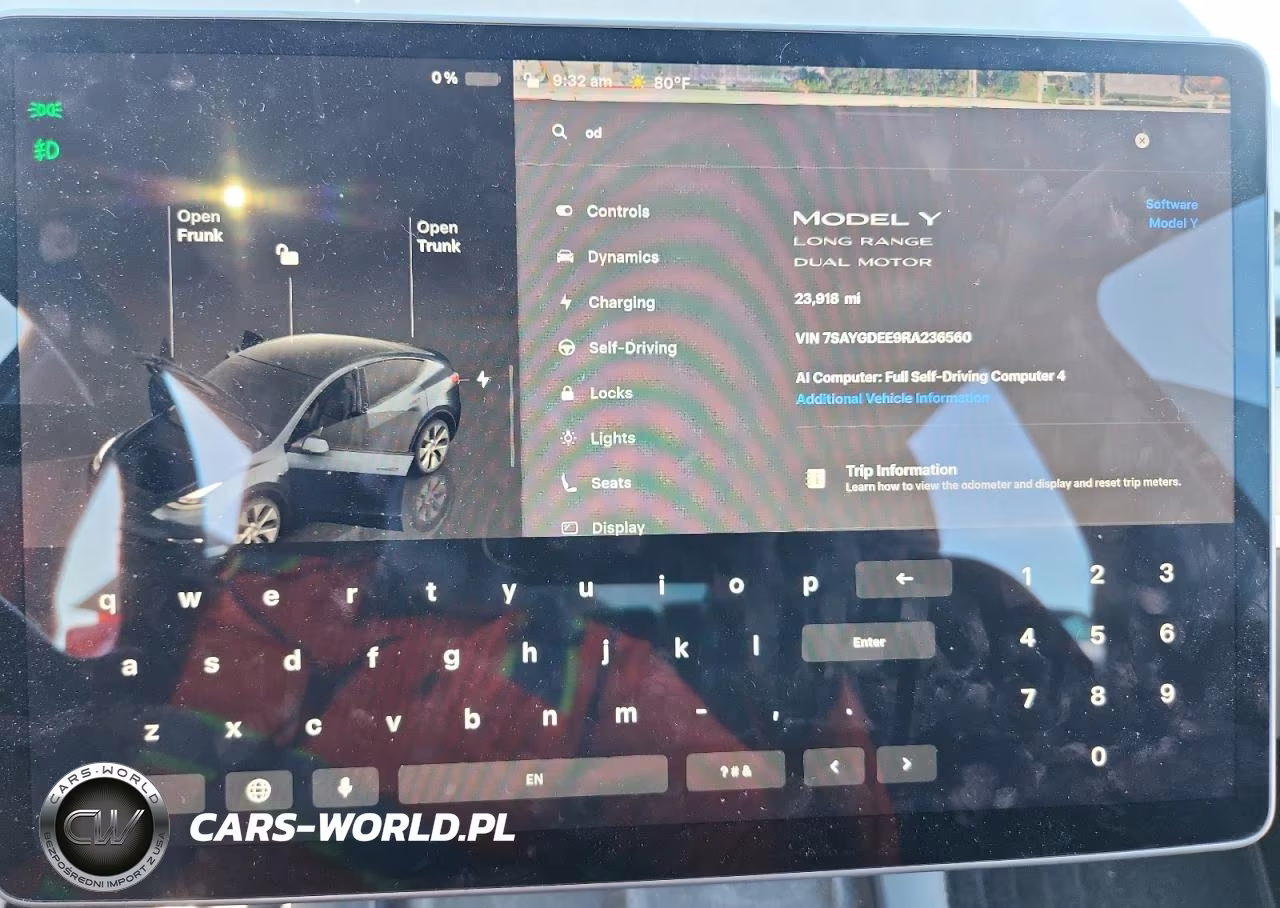 2024 Tesla Model Y VIN:7SAYGDEE9RA236560 - 9